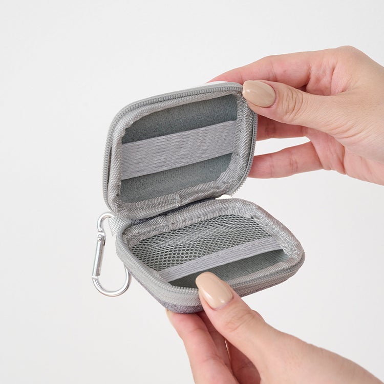 おさるのジョージ　ガジェットポーチSS（ハグ）　85周年アート　イヤホンケース　エアポッズケース